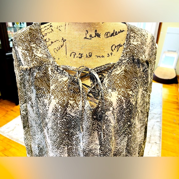 Daisy Fuentes Snakeskin Lace Up Blouse in Olive, Cream and Brown size XL - Picture 6 of 15